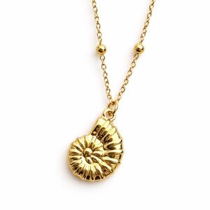 Seashell Pendant Necklace 18k gold plated
